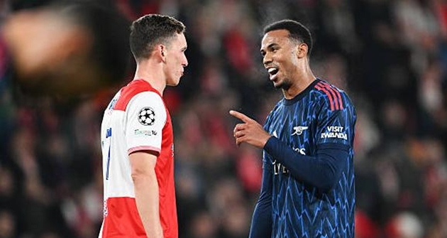 Đội trưởng Slavia Prague chỉ trích chiến thuật Arsenal sau thất bại