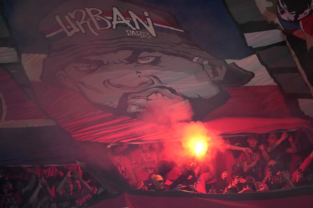 ‘Dortmund phòng ngự chắc chắn trong 15 phút đầu’