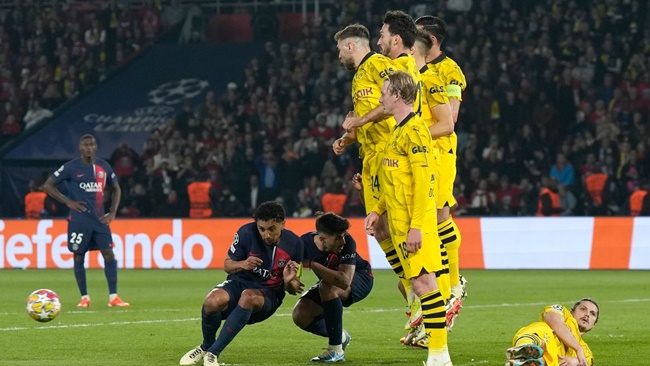 Dortmund và Sancho dùng sở đoản để hạ PSG