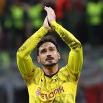 Edin Terzic gọi Mats Hummels như một vị thần bóng đá