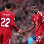 Ekitike xứng đáng đá chính sau khi Isak chấn thương