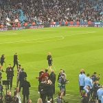 Evra nóng mặt vì bị thành viên Man City trêu chọc