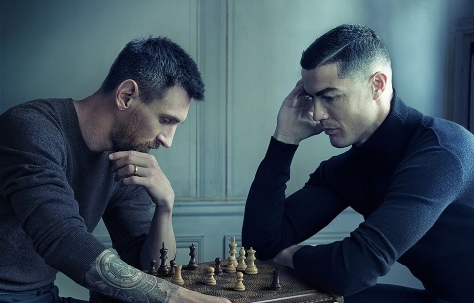 Ferdinand: Chăm chỉ như Ronaldo, Messi sẽ có 15 Quả bóng vàng