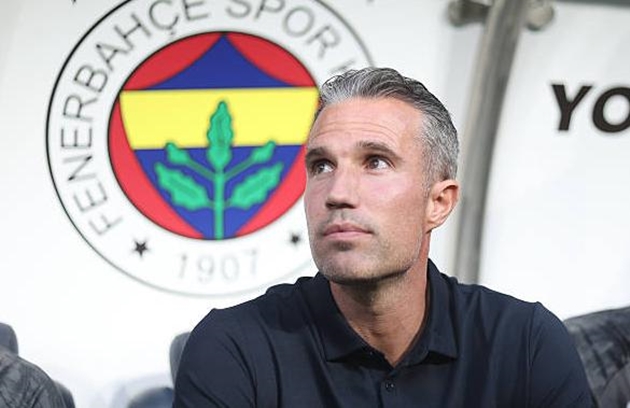 Feyenoord thua thảm Fenerbahce, Van Persie chỉ ra lý do