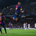 Flick khẳng định Raphinha chơi tốt là nhờ toàn đội