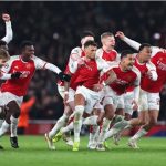 Gary Neville cảnh báo Arsenal về Bayern Munich