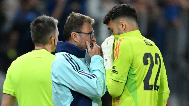 Giải mã pha cứu thua đưa Arsenal trở về từ vực thẳm của Raya