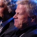 Giám đốc Bayern giải thích hành động cười khi gặp lại Barca