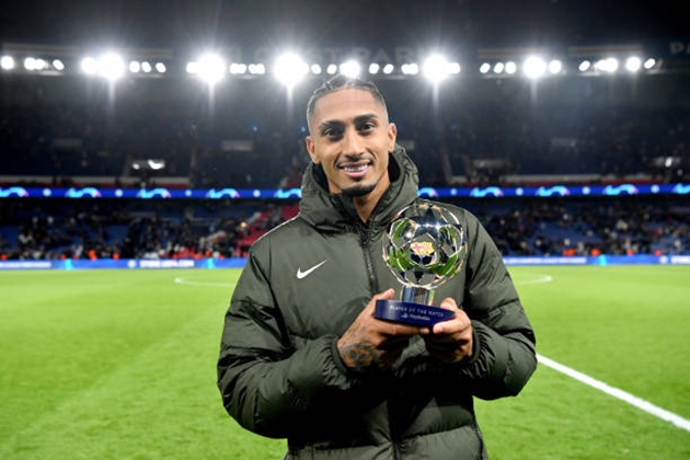 Giúp Barca đánh bại PSG, Raphinha chốt luôn tương lai
