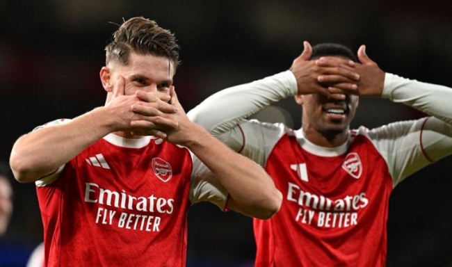 Gyokeres bùng nổ cảm xúc khi nhắc đến số áo 14 của Henry