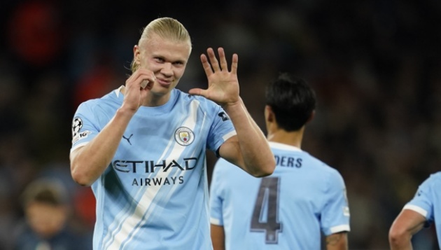 Haaland phá kỷ lục Champions League, Man City đánh bại 10 người của Napoli
