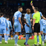 Hàng thủ Man City bị chê chơi ngây thơ