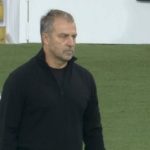 Hansi Flick giải thích sự xáo trộn ở hàng phòng ngự Barcelona