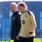 Hansi Flick “nắn gân” Lewandowski, De Jong tươi rói trước giờ Barca đấu Young Boys