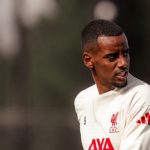 HLV Slot: “Chắc chắn Isak không thể thi đấu 90 phút”