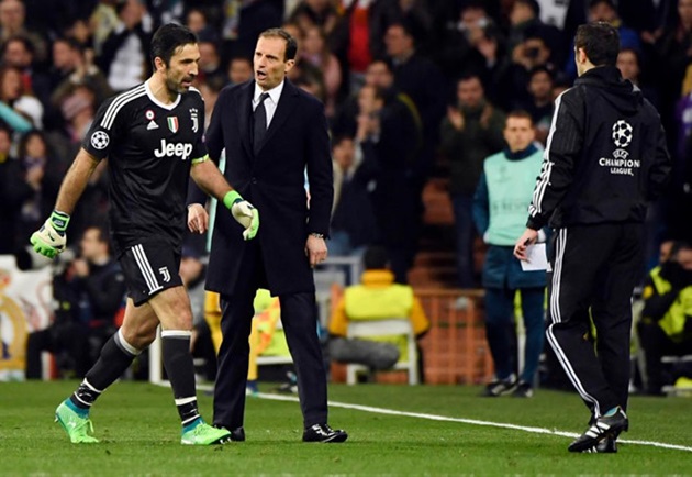 HLV Zidane “cắn rứt” vì Buffon rời sân trong tức tưởi