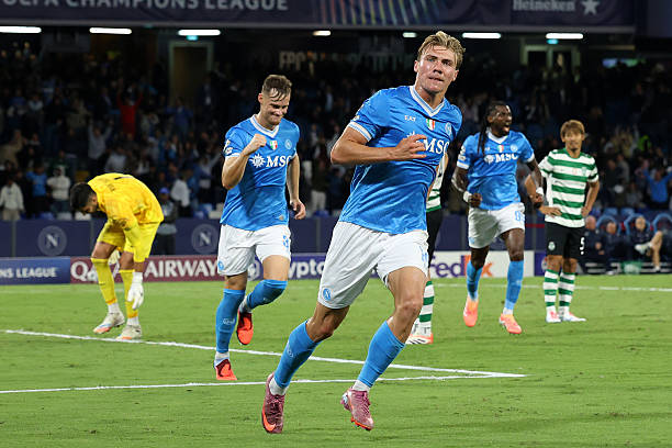 Hojlund lên tiếng, Napoli nhọc nhằn “vượt ải” Sporting