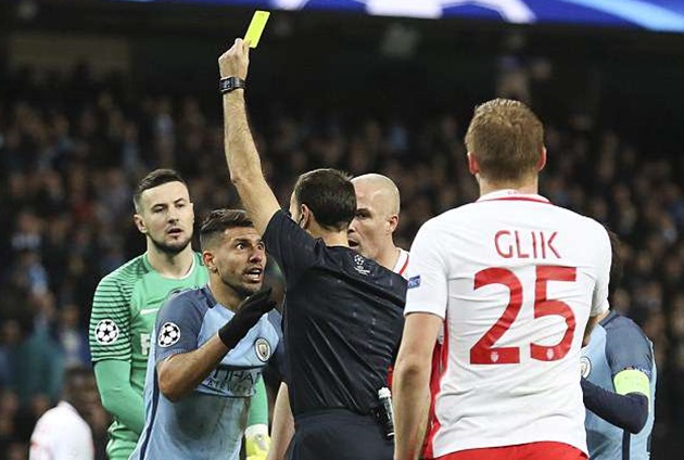 “Hung thần” cầm còi, Pep lo sốt vó trước trận đánh lớn