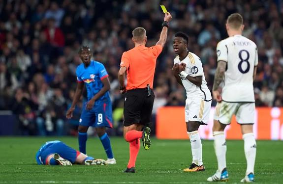 Huyền thoại chỉ trích Vinicius Junior