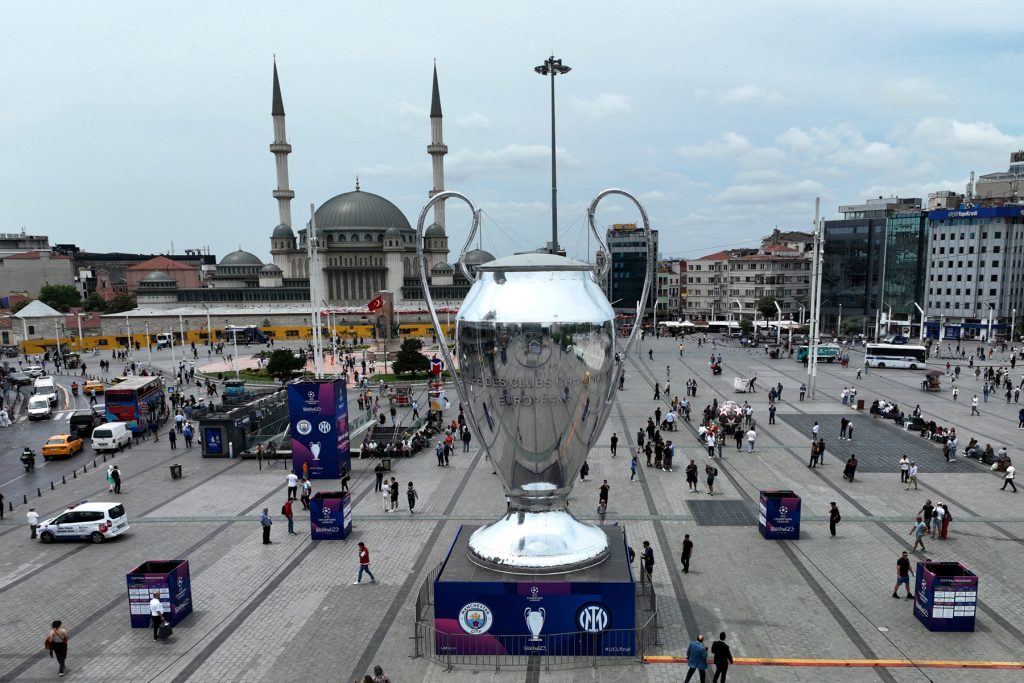 Huyền thoại MU: Man City sẽ vô địch Cúp C1