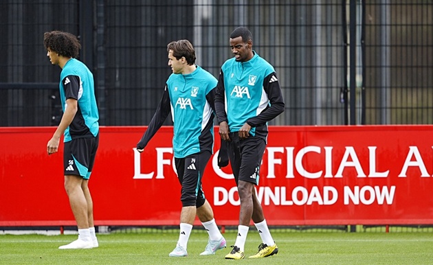 Isak sẵn sàng cho trận đấu với Atletico, Jones vắng mặt