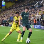 John Stones hồi sinh, tái hiện hình ảnh “con lắc” của Man City mùa ăn ba