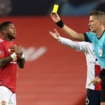 Khó đỡ với pha xử lý cồng kềnh của trọng tài trước khi phạt thẻ Fred