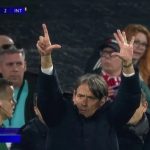 Khoảnh khắc sai lầm khiến HLV Inter xấu hổ như muốn “chui xuống lỗ”