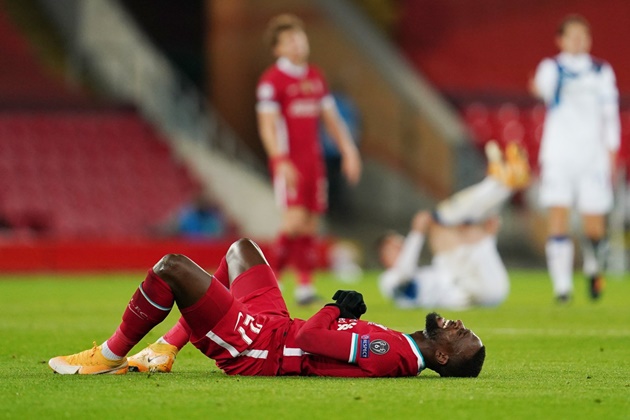 Không chịu nổi, Klopp ‘sấy’ 1 sao Liverpool ngay hiệp 1