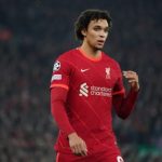 Klopp hé lộ khả năng ra sân của Arnold trận gặp Benfica