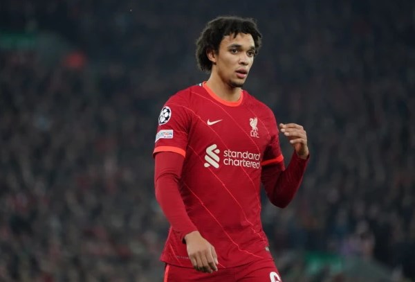 Klopp hé lộ khả năng ra sân của Arnold trận gặp Benfica