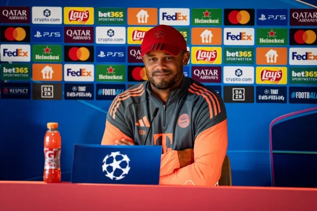 Kompany lên tiếng về quyết định của Chelsea với Sterling