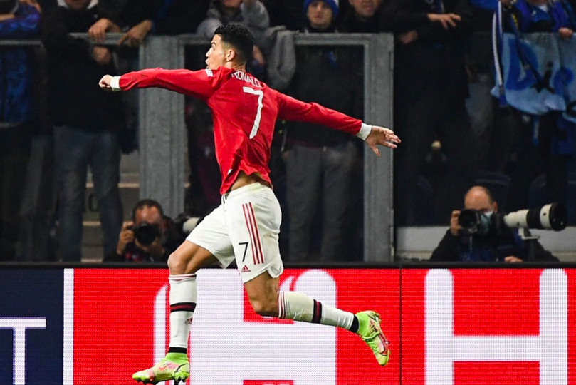 Lại nổ súng cho M.U, Ronaldo lập kỷ lục chưa từng có