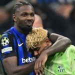 Lamine Yamal bật khóc, Marcus Thuram ôm động viên giữa sân San Siro