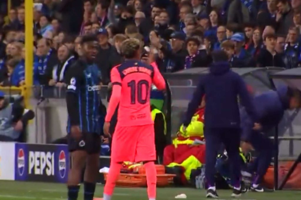 Lamine Yamal đáp trả CĐV Club Brugge bằng nụ hôn đầy thách thức