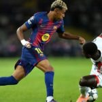 Lamine Yamal đi vào lịch sử Champions League