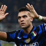 Lautaro Martinez đã biết cách khai thác hàng phòng ngự Barca