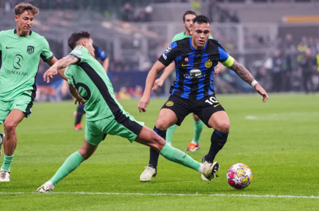 Lautaro nói gì với Arnautovic sau những pha bỏ lỡ?