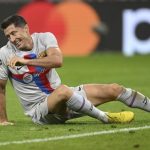 Lewandowski nói 4 từ sau thất bại trước Bayern