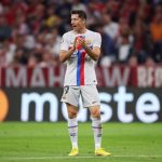 Lewandowski vô duyên, đồng đội lên tiếng bênh vực