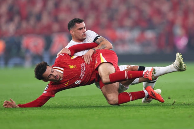 Liverpool 4-0 Bayer Leverkusen: Diaz lập hattrick; “The Kop” bay cao trên ngôi đầu