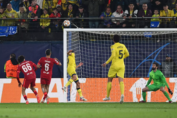 Liverpool loại Villarreal: Điệu vũ hoang dại của thầy trò Klopp