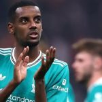 Liverpool sụp đổ ở Istanbul: Isak lạc lõng; Slot đau đầu về Alisson