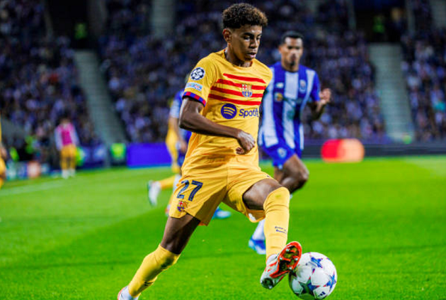 Lý do Lamine Yamal biến mất 9 phút trước Porto