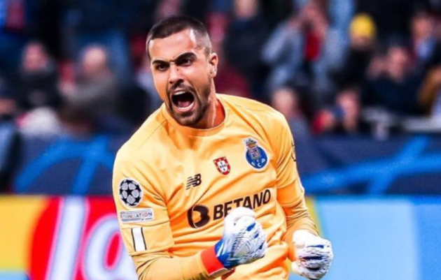 M.U tròn mắt với người thay De Gea