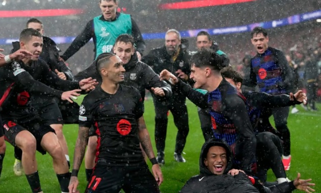 Màn trình diễn đỉnh nóc kịch trần của Raphinha