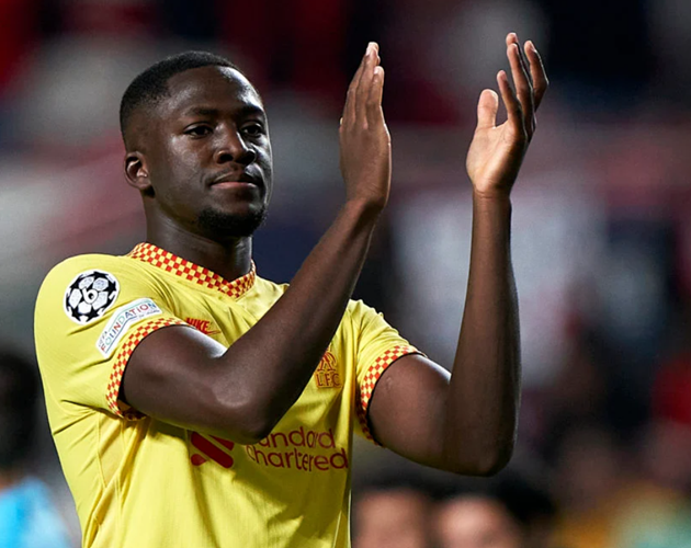 Martin Keown: “Cậu ấy cao hơn tất cả mọi người khác”