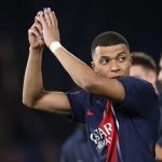 Mbappe giải thoát đồng đội khỏi cơn thịnh nộ
