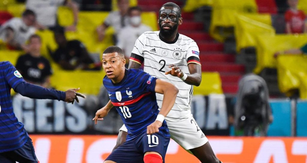 Mbappe nhận cảnh báo từ Real