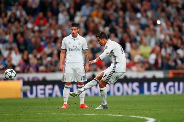 Messi lập kỷ lục, và Ronaldo cũng thế